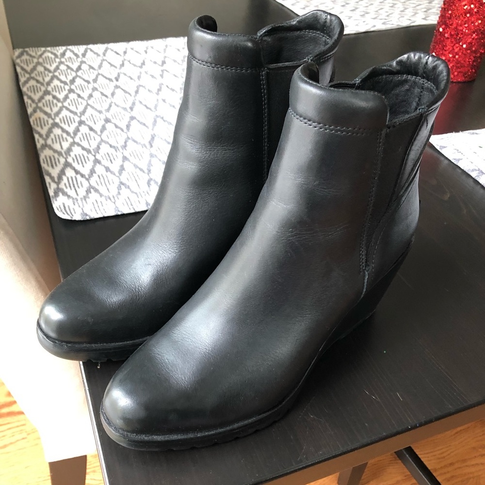 Sorel Women’s After Hours Chelsea Boot size 9